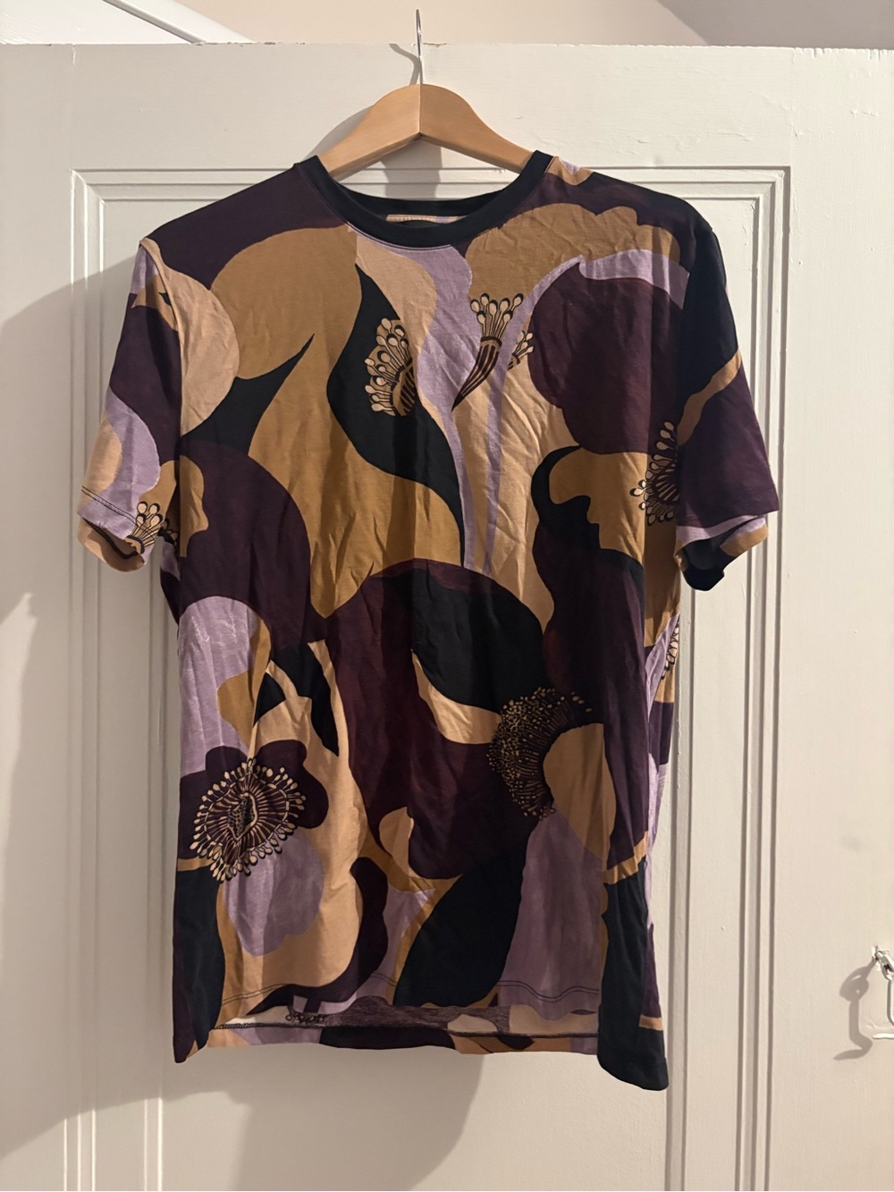 Short-Sleeve T-Shirt in Tan, Plum & Black